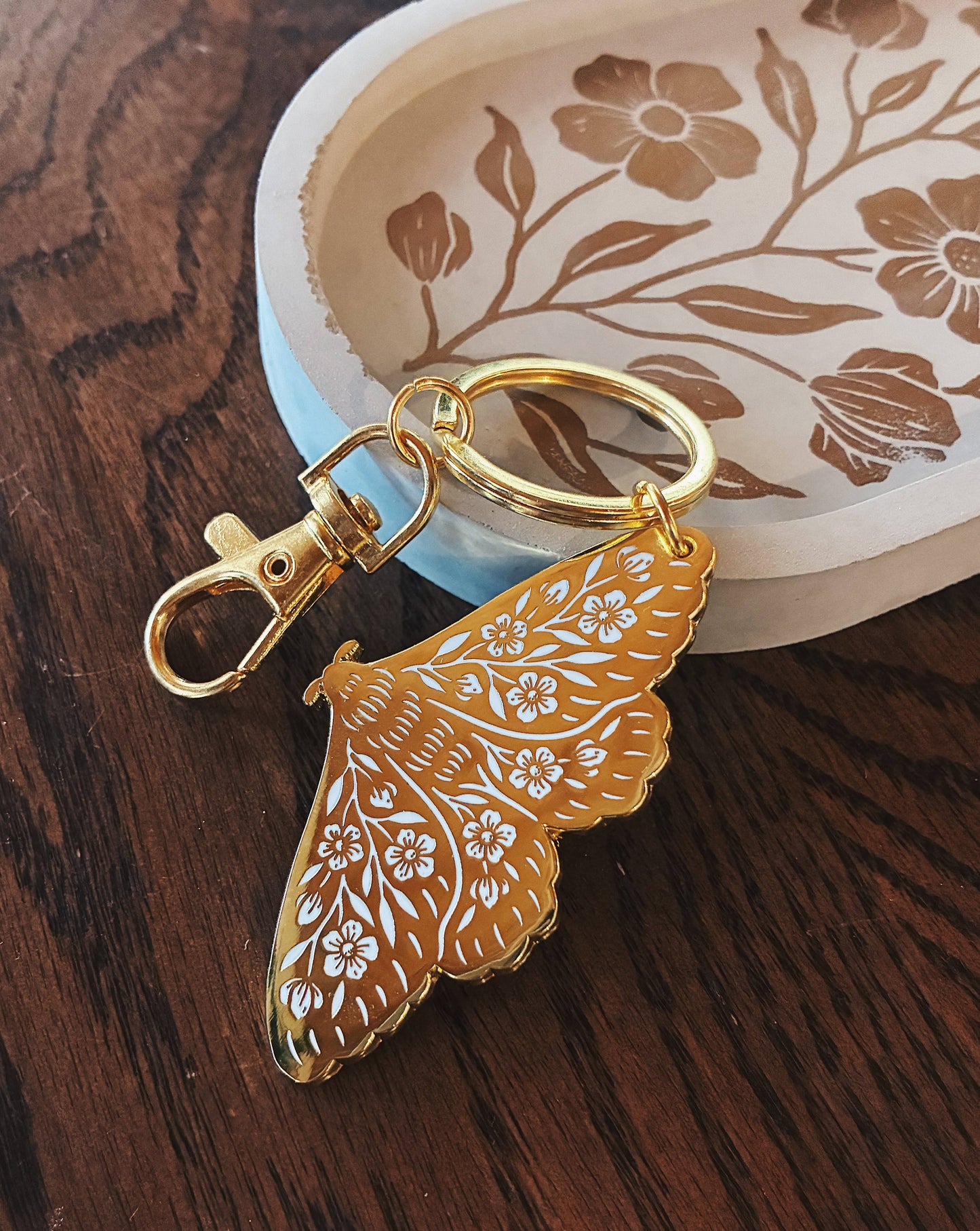 Floral Moth Keychain – Gold Enamel Accessory for Bags or Key
