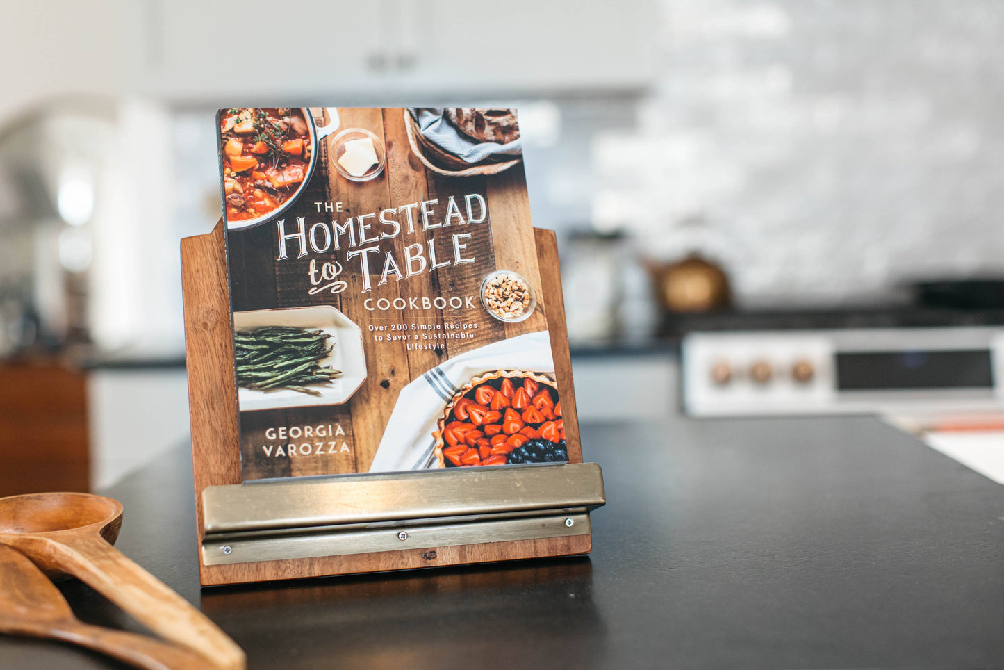 The Homestead-to-Table Cookbook: Paperback