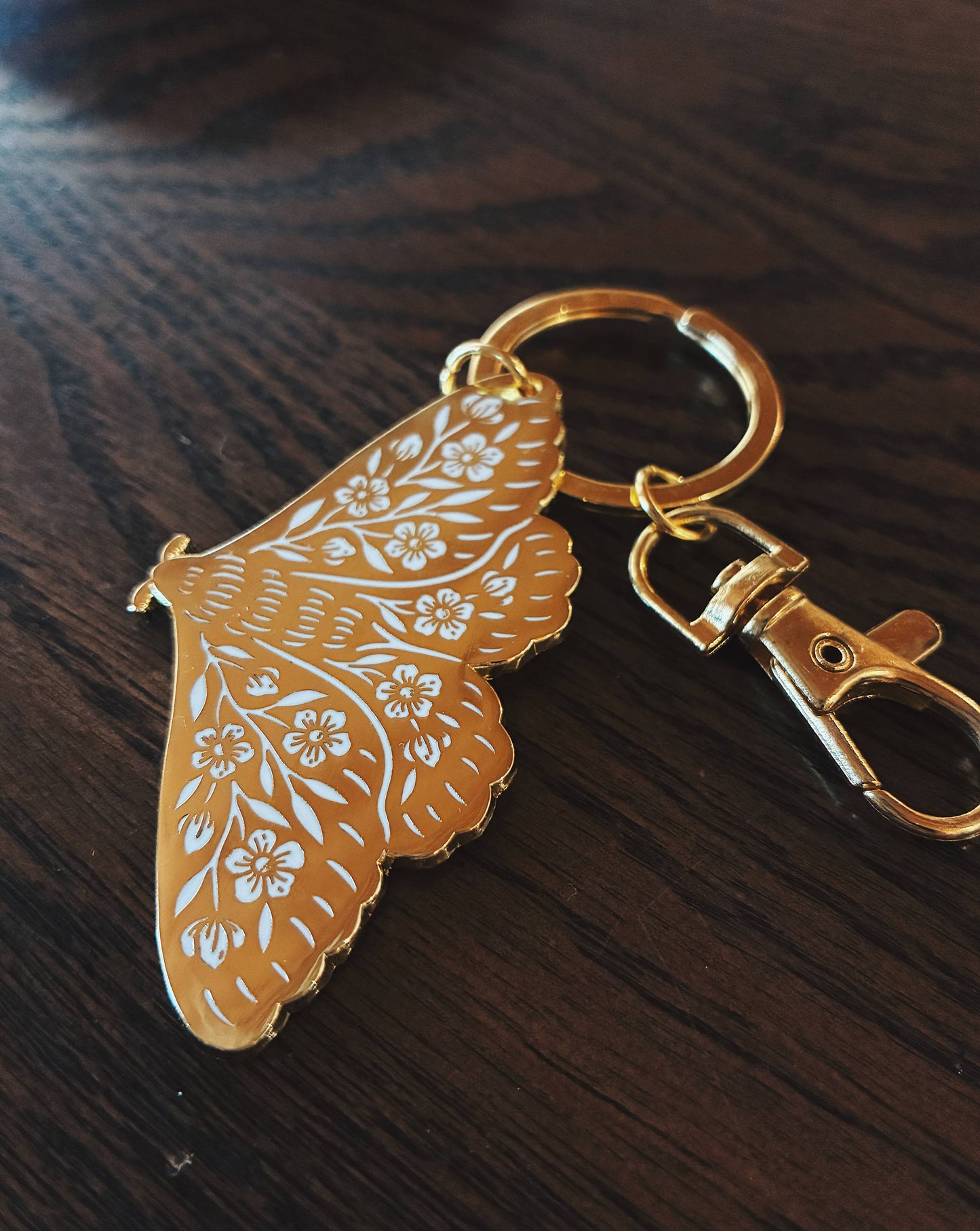 Floral Moth Keychain – Gold Enamel Accessory for Bags or Key