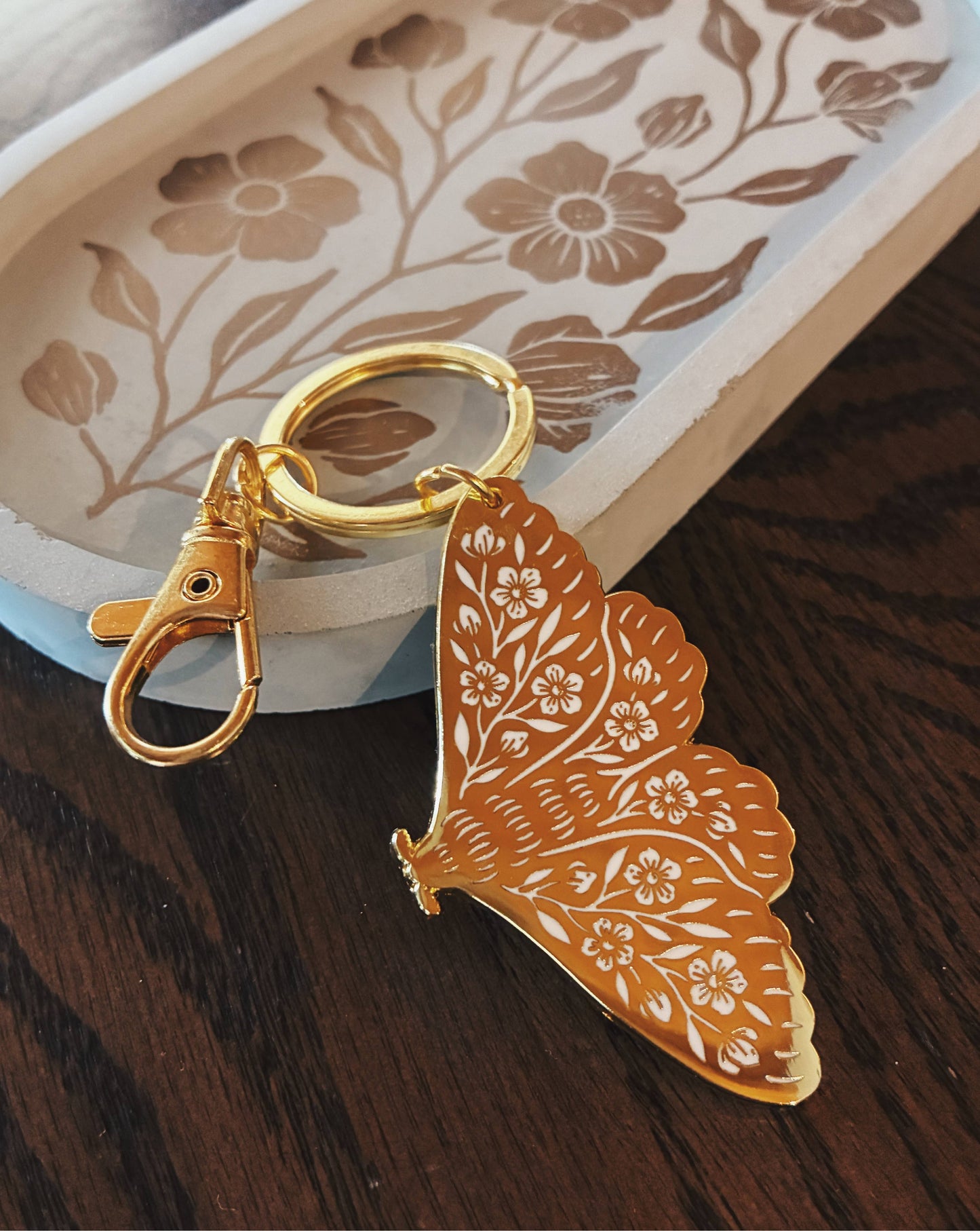 Floral Moth Keychain – Gold Enamel Accessory for Bags or Key
