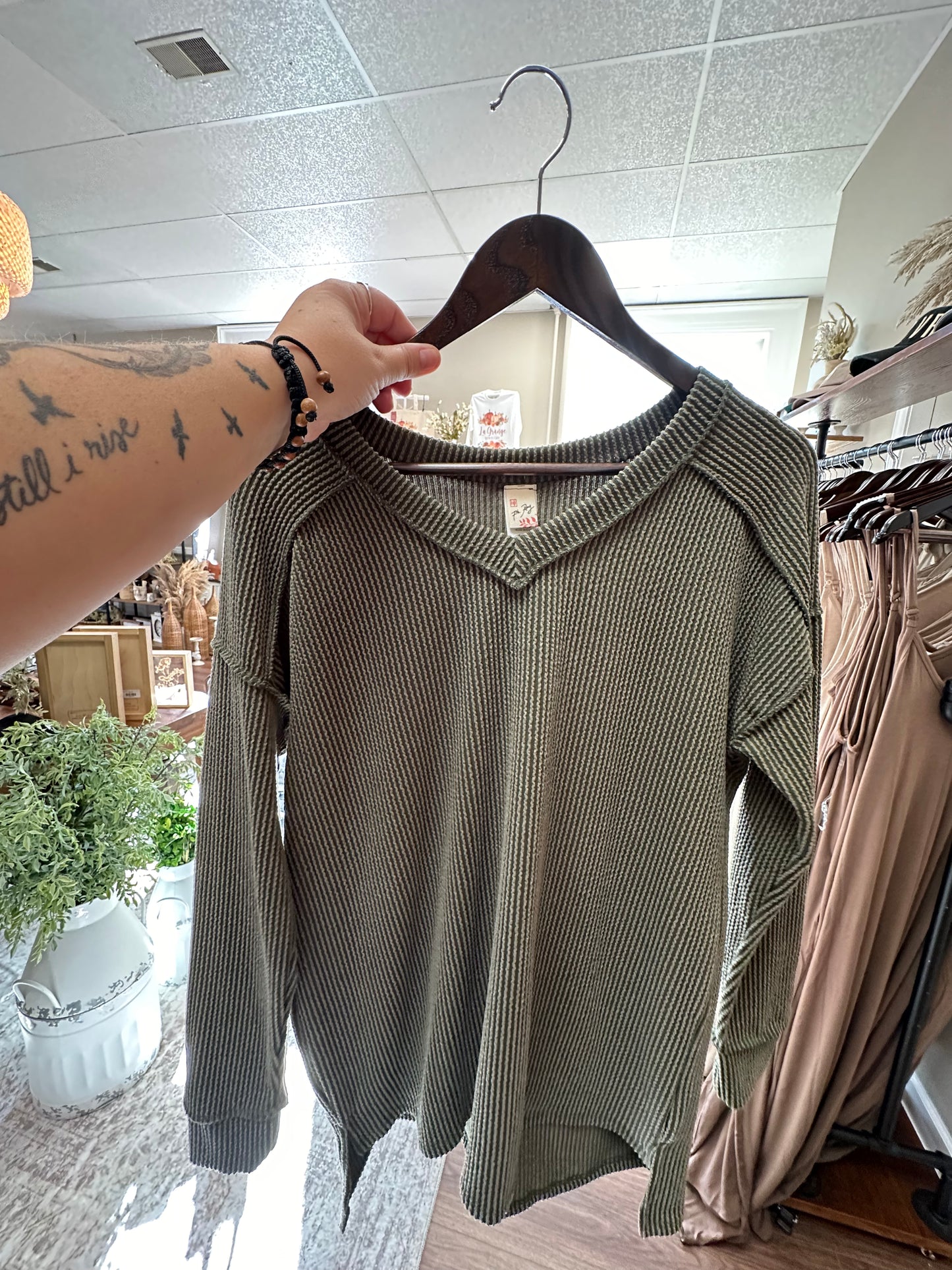 The Georgia V-neck long sleeve - Olive