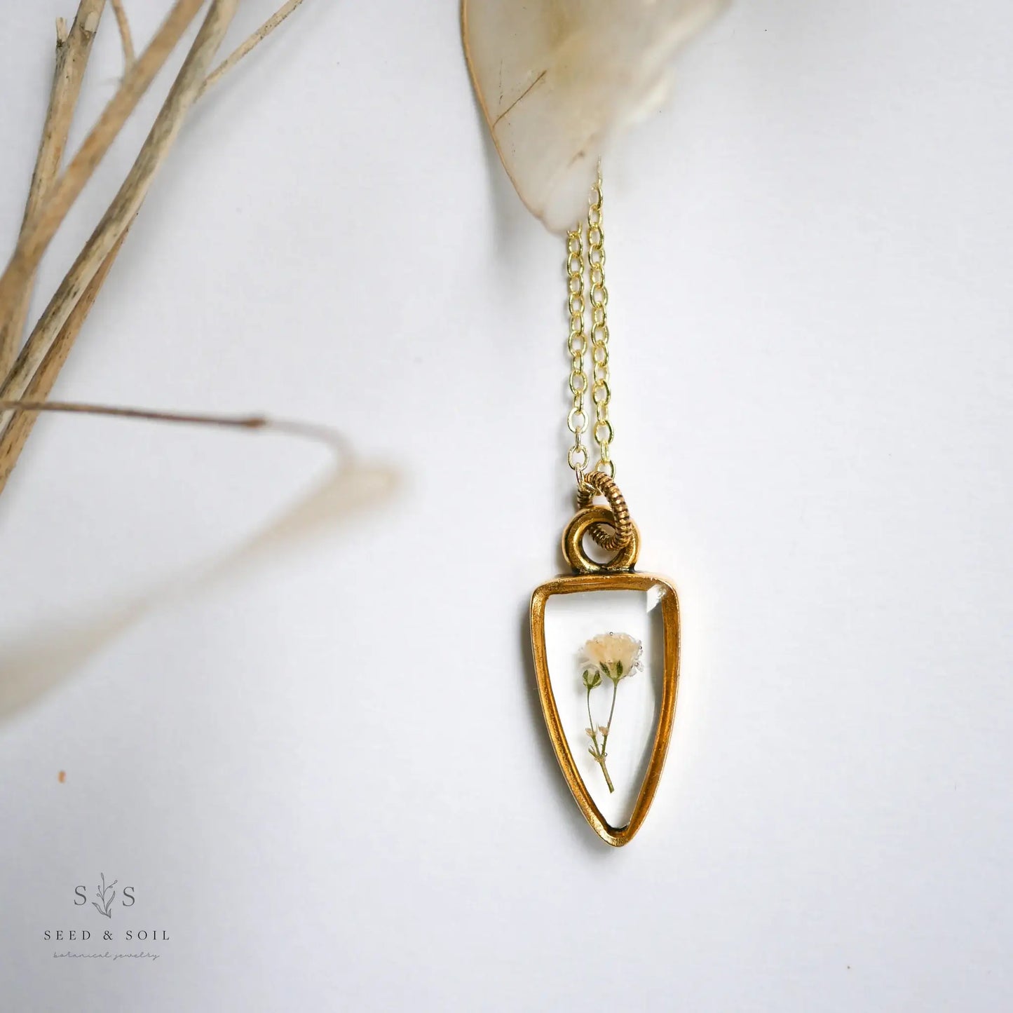 Small Arrowhead Pendant: Baby's Breath / 20" plain / Gold