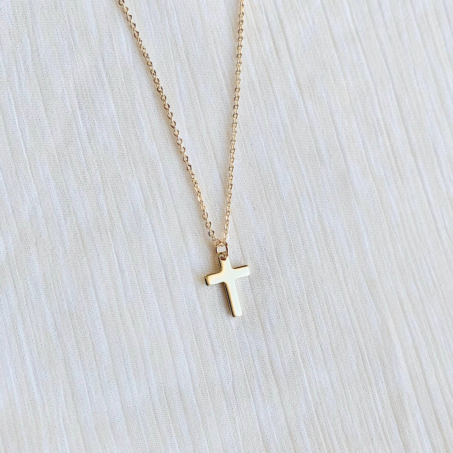 SIMPLE CROSS NECKLACE | dainty gold cross necklace