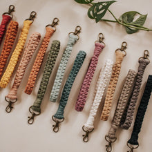 Load image into Gallery viewer, Macrame Wristlets *Colors*
