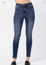 Load image into Gallery viewer, JUDY BLUE Skinny jeans
